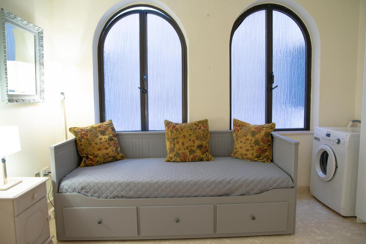 Large And Bright Apartment In The City Centre Goslm-2 Sliema Exteriér fotografie